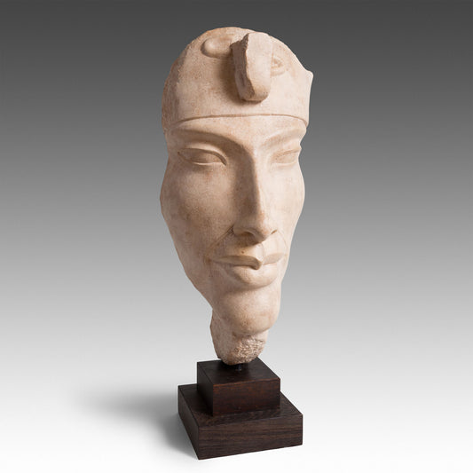 Tête brisée d’Akhenaton