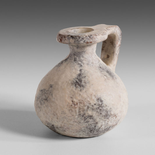 Cruchon aryballe beige fond noir