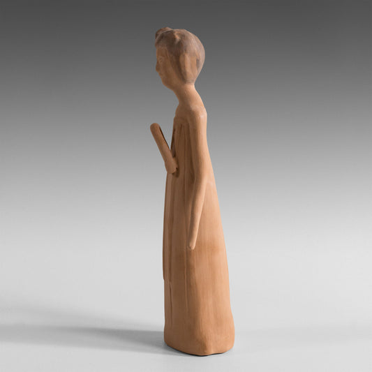 Musicienne debout dansant