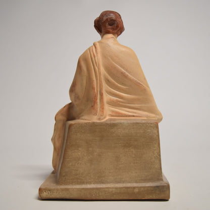 Tanagra assise
