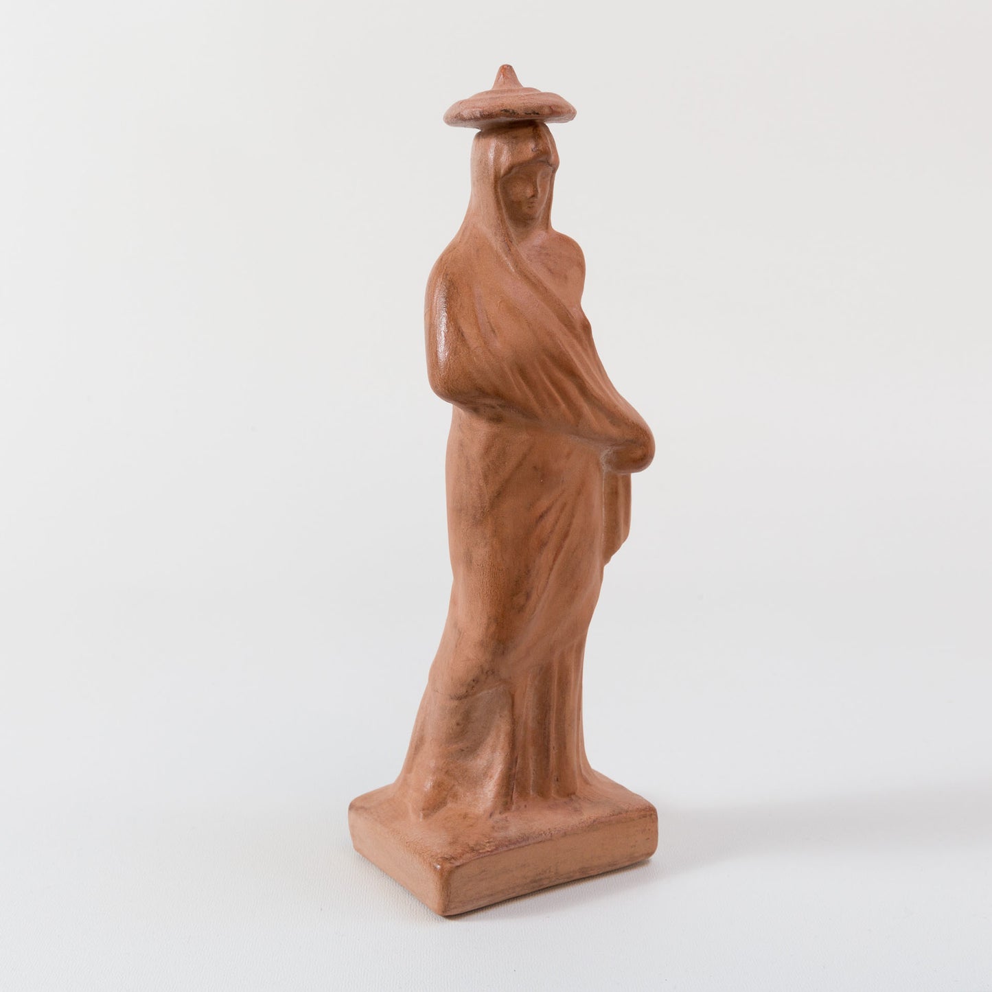 Tanagra au chapeau